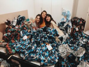 Campanha de Natal com apadrinhamento de 150 jovens que receberam kits escolares completos